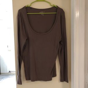 Scoop neck long sleeve tee